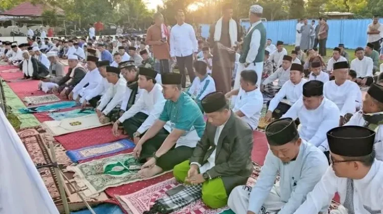 Dandim 0408 Bengkulu Selatan Sholat Idul Adha Bersama Bupati Kaur