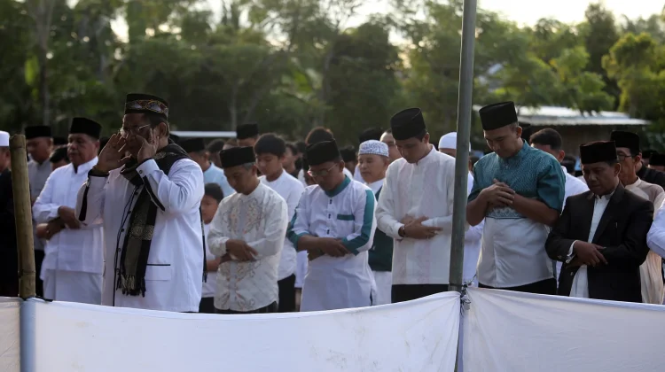 Bupati dan Wabup Kaur Sholat Idul Adha Bersama Masyarakat di Tanjung Kemuning
