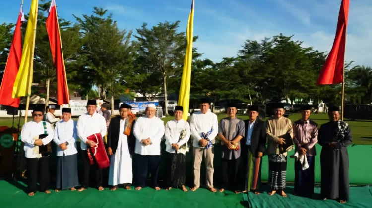 Bupati Bengkulu Selatan dan Jajaran Solat Idul Adha Di Lapangan Sekundang