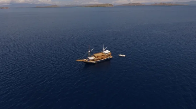 Liburan Life on Board dengan Phinisi di Labuan Bajo