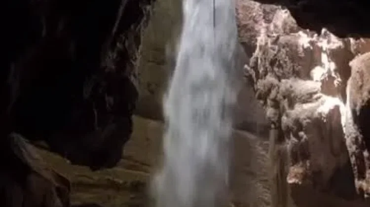 Pesona Air Terjun dalam Gom Muara Sahung