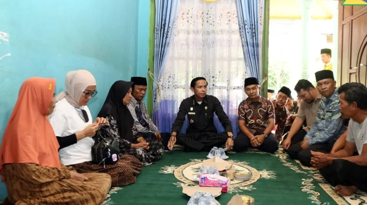 Berikan Dukungan Moril Pemkab Kaur Kunjungi Keluarga Tenggelam