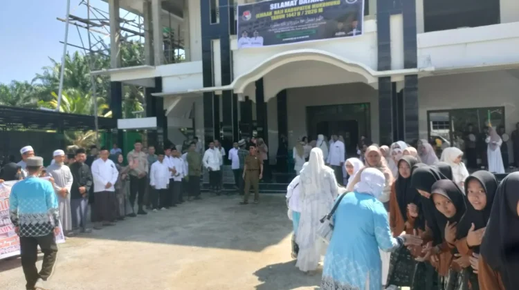 Jemaah Haji Mukomuko Disambut Haru Keluarga di Masjid Al-Muhajirin