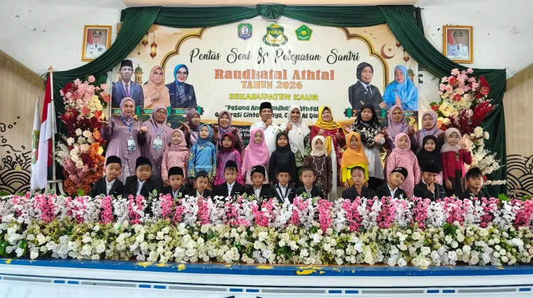216 Satri Raudatul Athfal Unjuk Kebolehan Dalam Pentas Seni