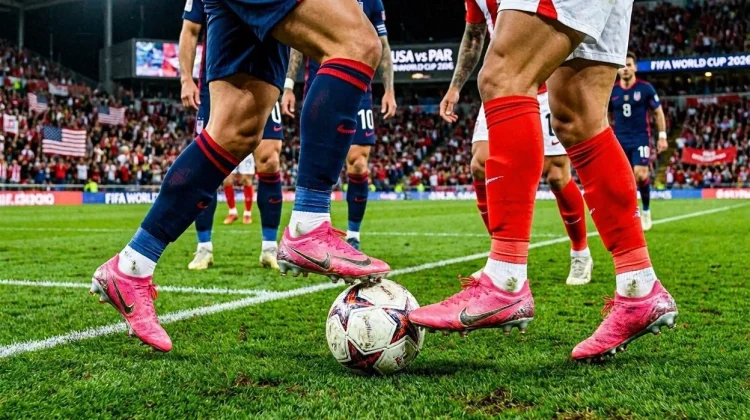 Gelombang Merah Muda: Sepatu Pink Dominasi Lapangan Piala Dunia 2026