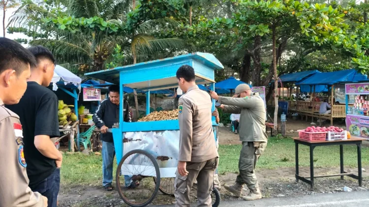 Satpol PP Tertibkan Pedagan,g di Kawasan Festival Tabot 2026