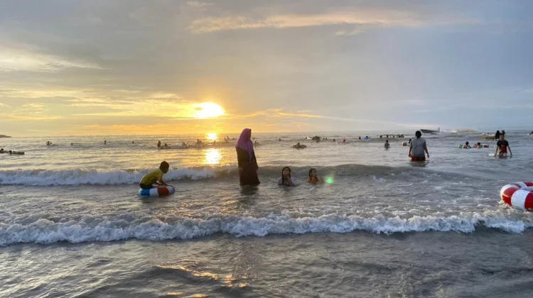 Pantai Panjang, Rekreasi Gratis dan Asyik untuk Mengisi Libur Sekolah