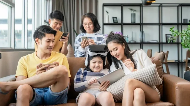 Esensi Menjaga Ruang Dialog Antargenerasi di tengah Modernisasi