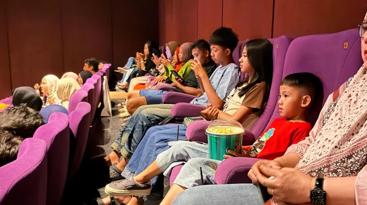 Libur Sekolah, Menonton Film di Bioskop Jadi Pilihan Hiburan Edukatif bagi Anak