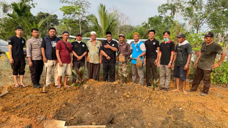Polres Kaur Makamkan Jenazah tanpa Identitas Secara Layak