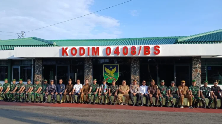 Bupati Kaur Hadiri Kunjungan Kerja Pangdam XXI/Radin Inten di Makodim 0408 BS-K