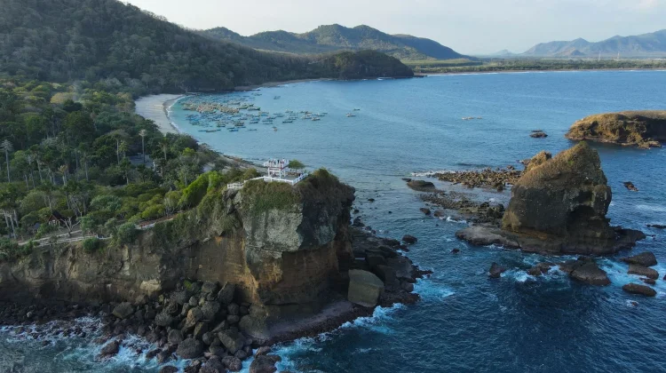 Tiga Destinasi Menakjubkan di Jalur Selatan Pulau Jawa