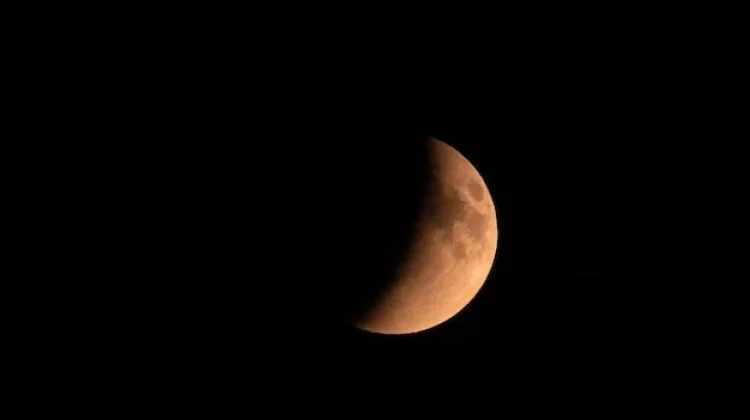 Strategi Mengamati Fenomena Gerhana Bulan Bagi Pengamat Pemula