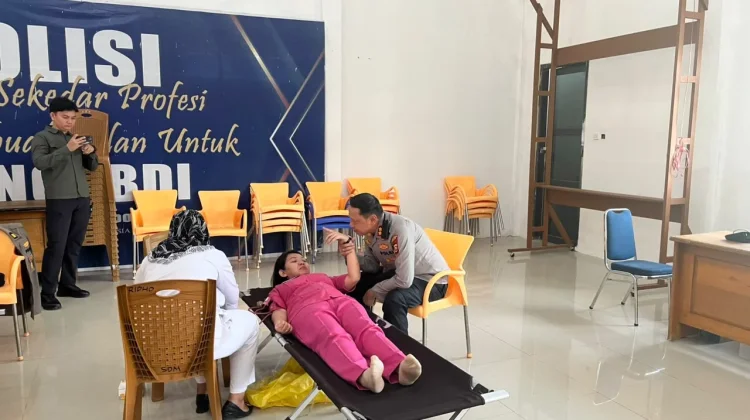 Polres Kaur Gelar Donor Darah dan Sunat Massal