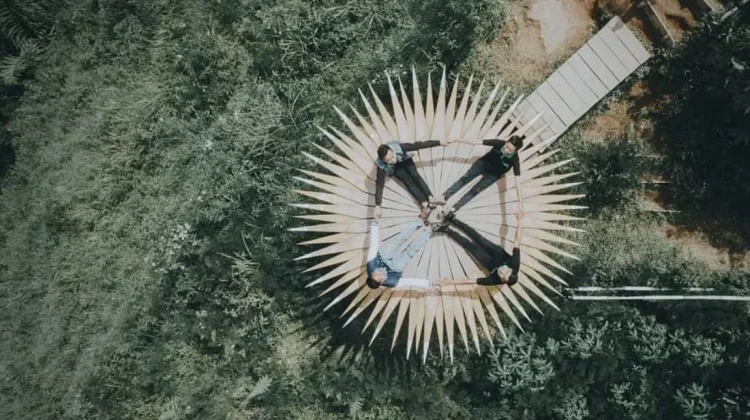 Melirik Keindahan Puncak Khayangan Sigendol