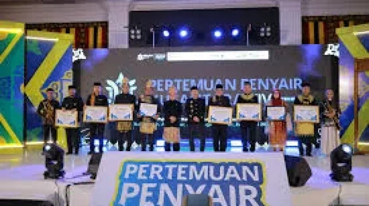 Mengulik Istilah Pembangunan Bahasa dan Sastra
