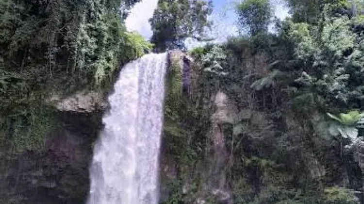 Keindahan Air Terjun Sigerincing Jambi