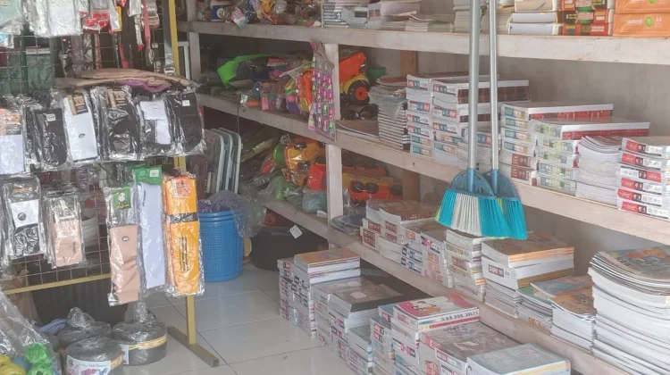 Ramainya Pengunjung Toko Perlengkapan Sekolah jelang Tahun Ajaran Baru