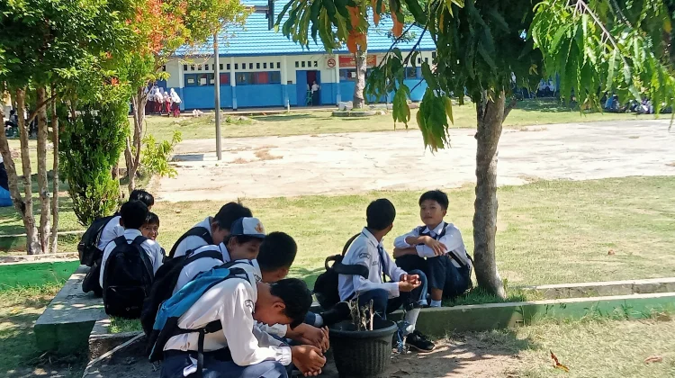Program Ayah Antar Anak Sekolah Masih Didominasi Para Ibu