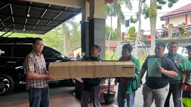 Ojol Kamtibmas Terima Bantuan Tenda dari Polda