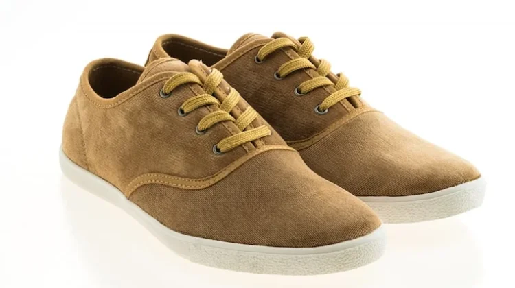 Tips Merawat Sepatu Bahan Suede agar Bebas Noda dan Tahan Lama
