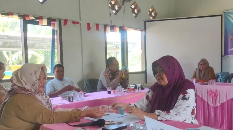 BLT Dana Desa Tahap II Disalurkan, Tujuh KPM di Rawa Bangun Terima Bantuan