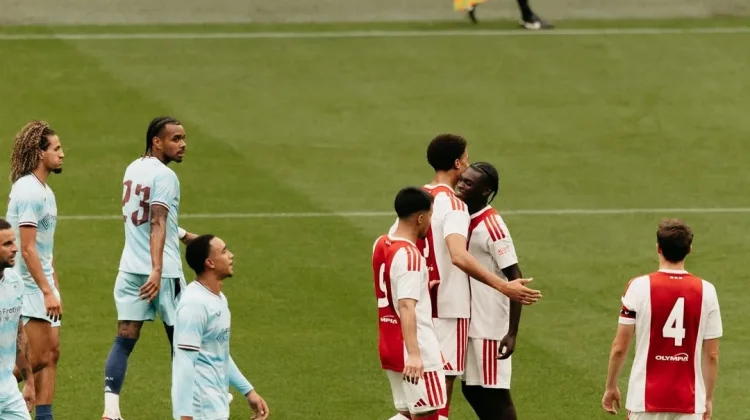 Ajax Amsterdam Sikat Burnley 2-1 dalam Laga Persahabatan