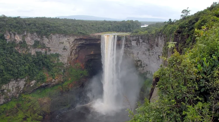 Mengagumi Air Terjun Kaieteur: Keajaiban Raksasa Tunggal di Jantung Hutan Guyana