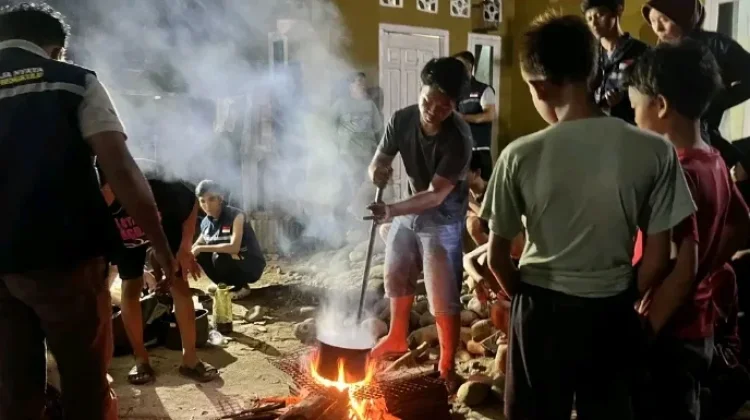 KKN UNIB Kelompok 214 Desa Linau Manfaatkan Limbah Sampah Plastik