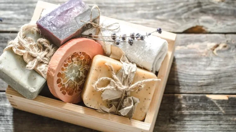 Peluang Usaha Kerajinan Sabun Herbal Alami Rumahan