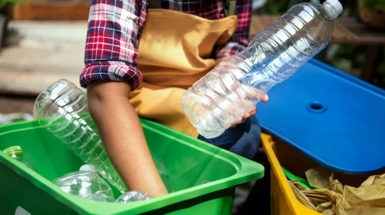 Edukasi Lingkungan Siswa lewat Pembentukan Bank Sampah Sekolah