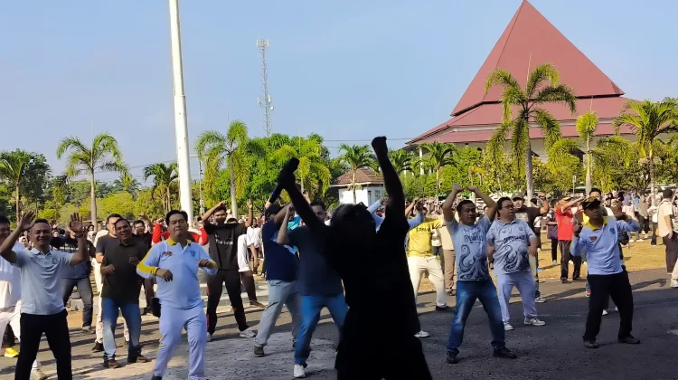 Semangat Kebersamaan Warnai Senam Bersama Jajaran Pemkab Kaur di Setda