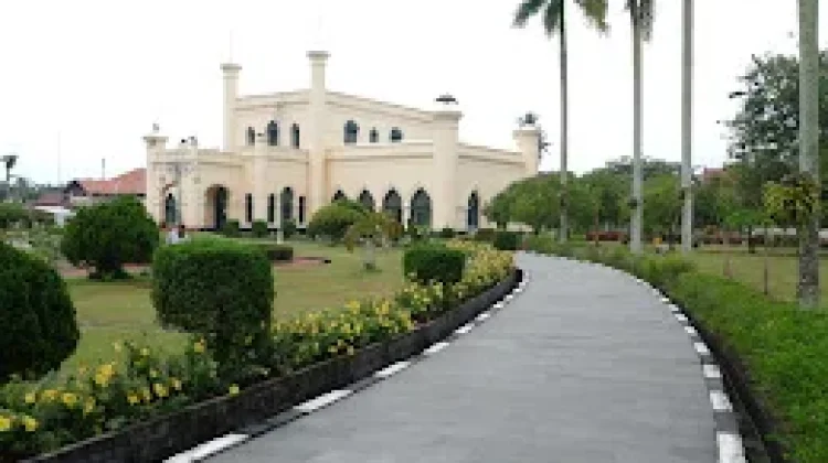 Melirik Keindahan Istana Siak Riau