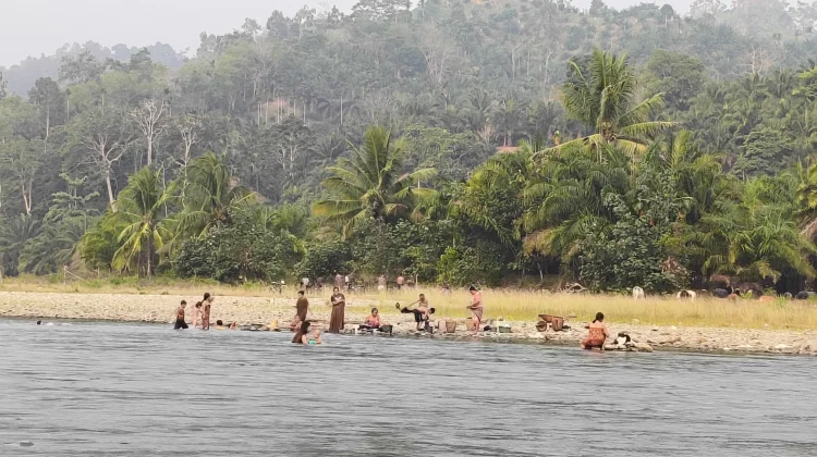 Dampak Kemarau, Warga Bunga Melur Hemat Air dan Gunakan Sungai
