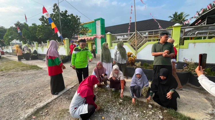 jelang HUT RI 2026, Pegawai Kemenag Bengkulu Selatan Kompak Kerja Bakti