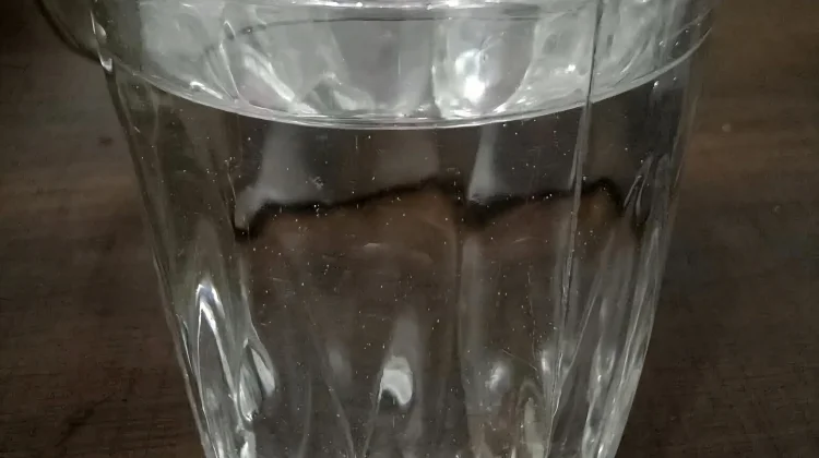 Inilah Penjelasan nya, Minum Air Hangat atau Air Dingin saat Demam