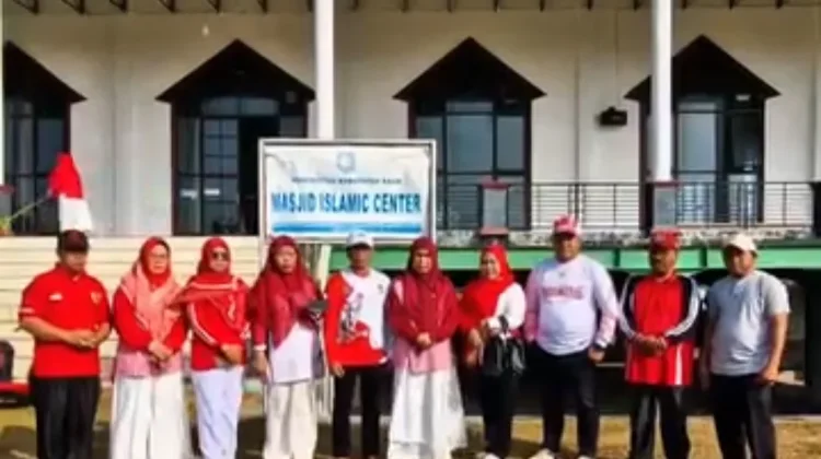GEBER MAS Serentak, ASN Kemenag Kaur Bersihkan Masjid Islamic Center Padang Kempas