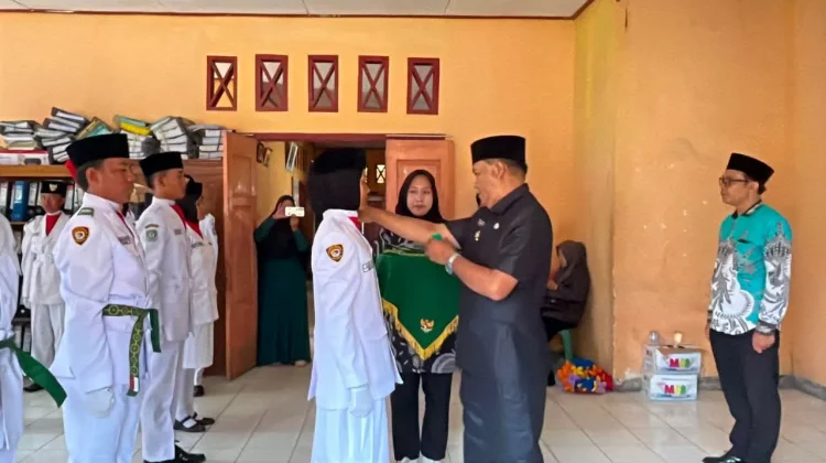 Paskibra Kecamatan Kelam tengah Dikukuhkan, Camat Beri Pesan jelang HUT RI ke-81