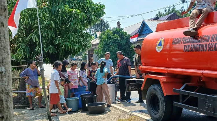 BPBD Bengkulu Selatan Distribusikan Air Bersih untuk Warga Dusun Kartapati