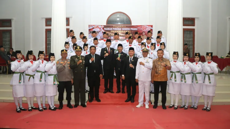 Bupati Kaur Kukuhkan 30 Paskibra Kabupaten Kaur