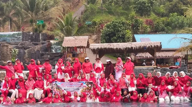 DWP Kemenag Kaur Ikuti Family Gathering Gabungan DWP Kanwil Kemenag Bengkulu