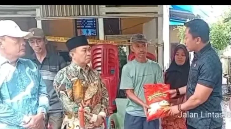 BPBD Bengkulu Selatan Salurkan Bantuan Masa Panik Desa Tanjung Besar