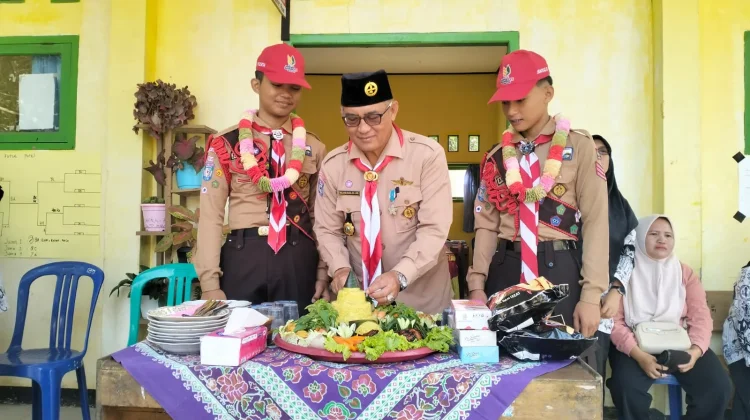 SMPN 16 Kaur Potong Tumpeng Sambut Peserta Jamnas Kembali ke Sekolah