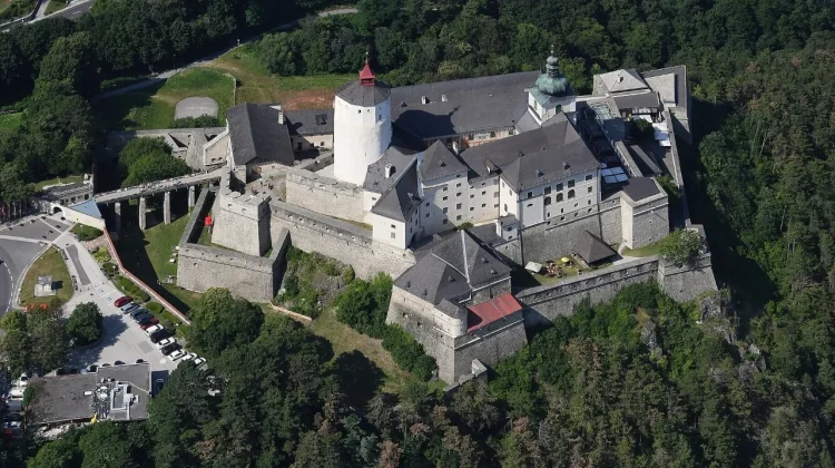 Kastil Forchtenstein, Benteng Megah Penjaga Harta Bangsawan Esterházy
