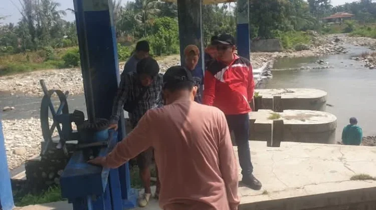 Hadapi Kemarau, Pemkab Bengkulu Selatan Keruk Bendungan Selebang