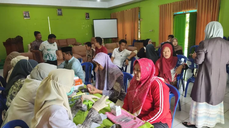 Dukung GERTAK CKG Merah Putih, DWP Kemenag Kaur Turut Periksa Kesehatan