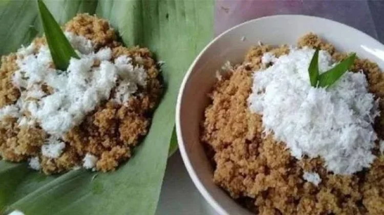 Mencicipi Makanan Khas Jawa "Tiwul"