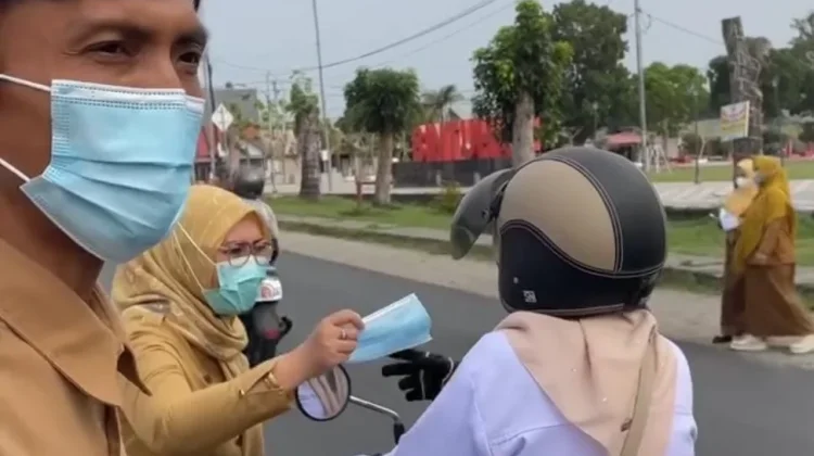 Lindungi Warga dari Abu Vulkanik, Puskesmas Bintuhan Bagikan Masker