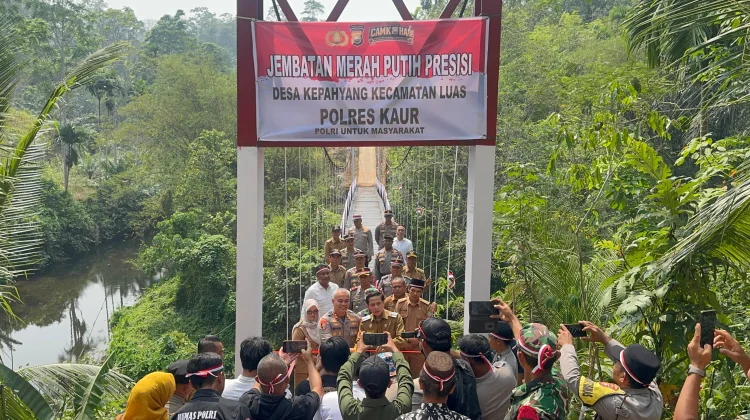 Kapolres Kaur Resmikan Jembatan Merah Putih Presisi