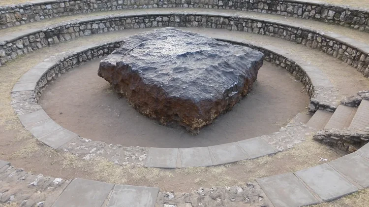 Misteri Meteorit Hoba: Batuan Antariksa Terbesar yang Pernah Ditemukan di Bumi